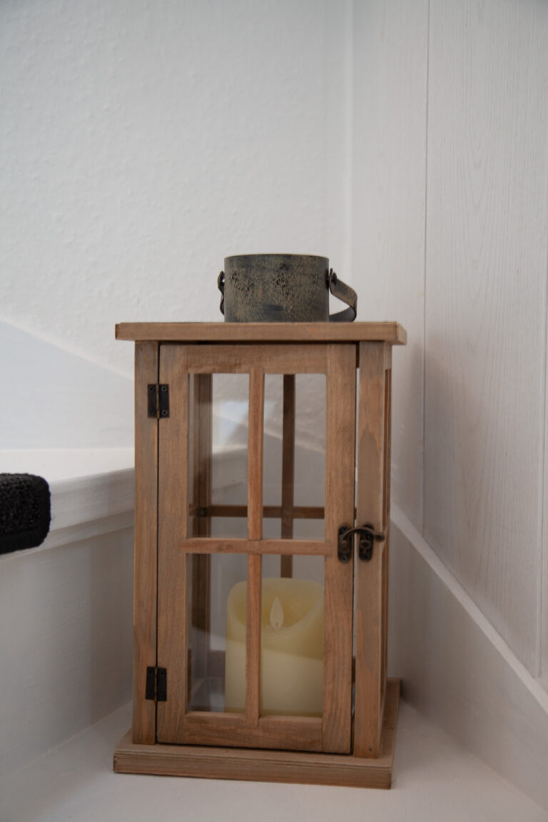 Laterne auf der Treppe - Ferienwohnung Augustfehn