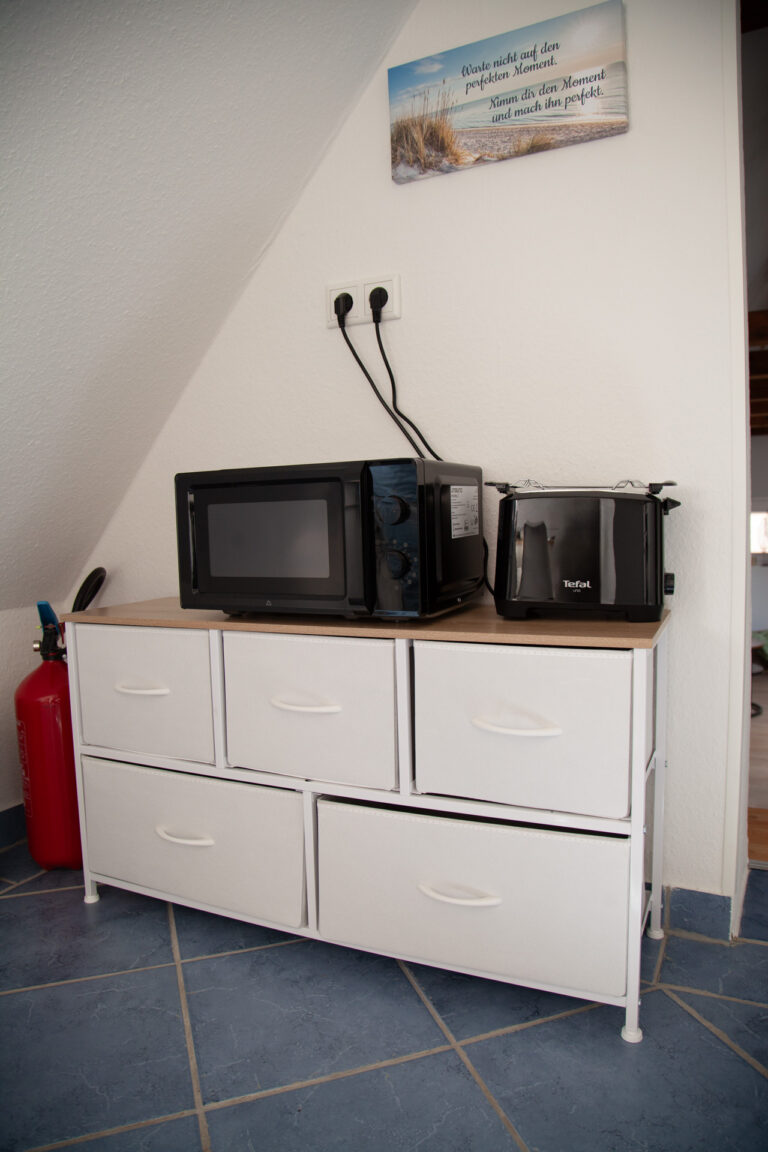 Küchenausstattung - Ferienwohnung Augustfehn