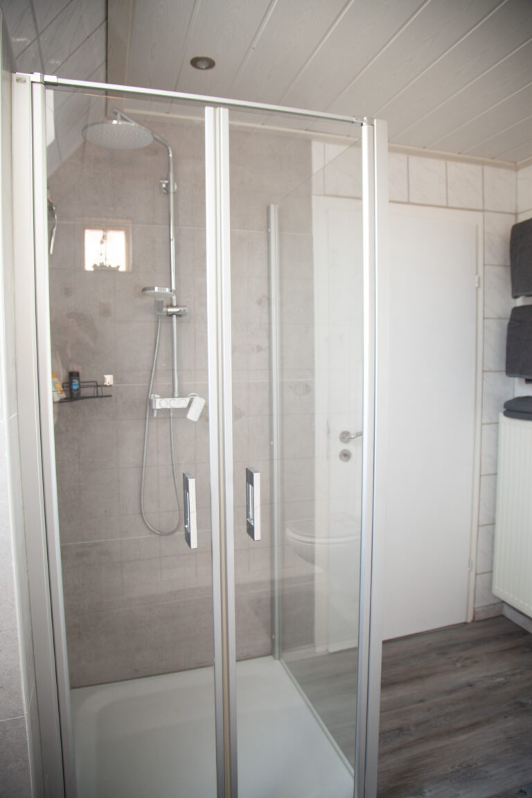 Dusche - Ferienwohnung Augustfehn